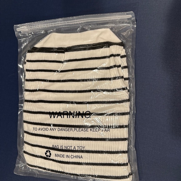 Zesica Striped Black‎ and White Women's Top Size M - Picture 3 of 4